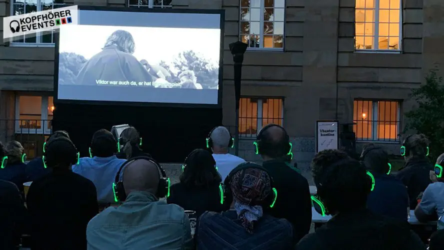 Silent Open Air Cinema mit Silent Disco Kopfhörern
