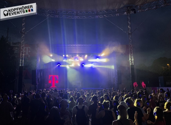 Kopfhörer Party auf dem Mitarbeiter Festival der Deutsche Telekom mit großer Festivalbühne