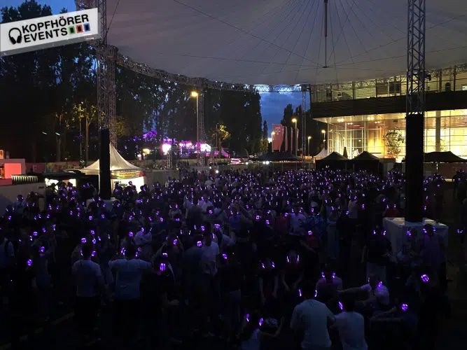 Kopfhörer Party auf dem Mitarbeiter Festival der Deutsche Telekom