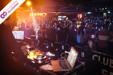 Eine Silent Disco Stuttgart im Club Universum mit Silent Kopfhörern von Headphone Revolution.