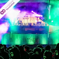 Kopfhörerparty beim Happiness Festival mit speziellen Silent Disco Kopfhörern von Headphone Revolution.