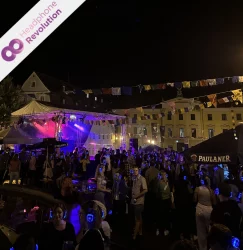 Eine Silent Disco in der Stadt Regensburg mit Silent Kopfhörern von Headphone Revolution.