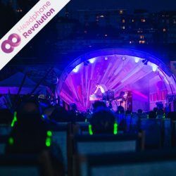 Alle Besucher eines Silent Concerts tragen ein spezielles Silent Disco Kopfhörer System von Headphone Revolution auf die der Ton der Live-Band übertragen wird.