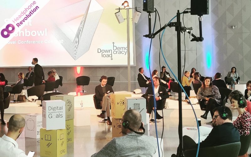 Ein Silent Fishbowl Talk mit Silent Conference Kopfhörern von Headphone Revolution im Futurium in Berlin.