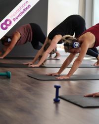 Ein Silent Yoga Kurs mit Silent Kopfhörern.