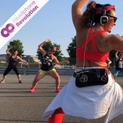 Bei einem Silent Zumba Event wird der Ton auf spezielle Silent Disco Kopfhörer von Headphone Revolution übertragen.