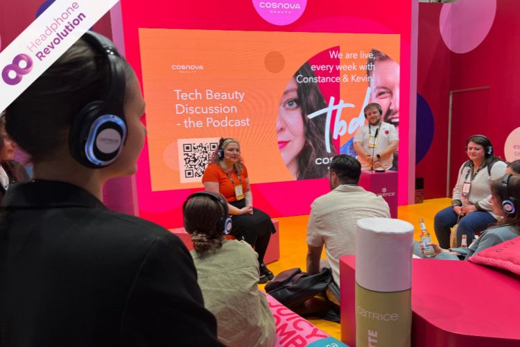 Ein Panel Talk auf der OMR mit dem Silent Kopfhörermodell "HR T12 Pro".