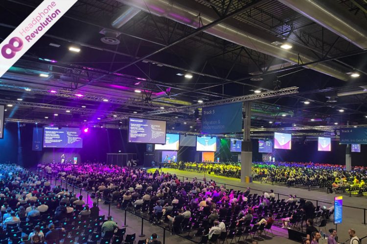 Silent Hybrid Kopfhörer "HR Z-PRO 50X" von Headphone Revolution im Einsatz als Silent Conference Kopfhörer auf der AWS Summit von amazon in Madrid