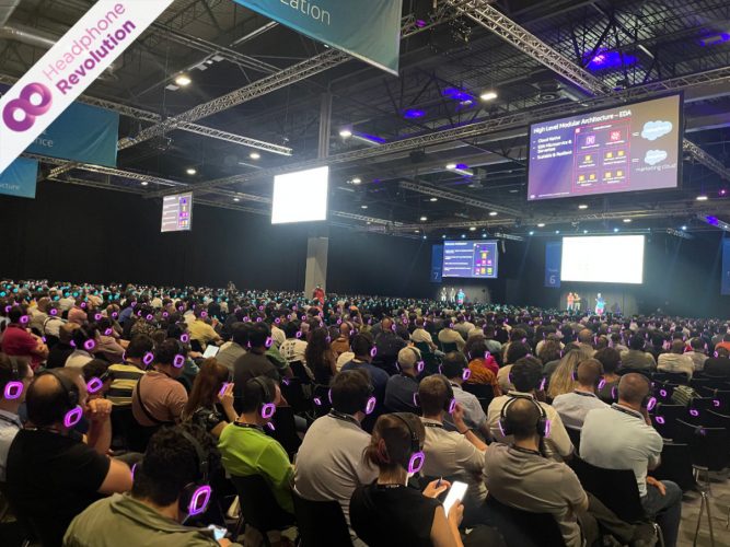 Silent Hybrid Kopfhörer "HR Z-PRO 50X" von Headphone Revolution im Einsatz als Silent Conference Kopfhörer auf einem AWS Summit Event von amazon