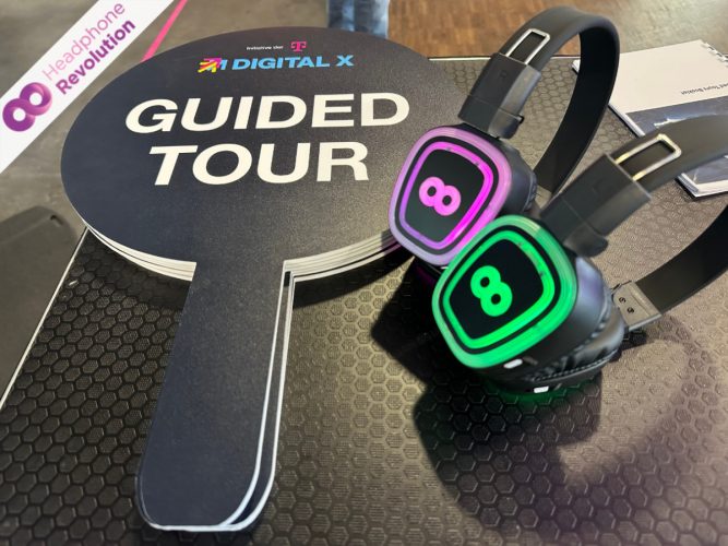 Silent Hybrid Kopfhörer "HR Z-PRO 50X" von Headphone Revolution im Einsatz als Tour Guide System auf der DigitalX Messe der Telekom