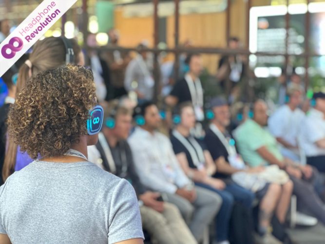 Silent Hybrid Kopfhörer "HR Z-PRO 50X" von Headphone Revolution im Einsatz als Silent Conference Kopfhörer auf der Cloud Summit von Google