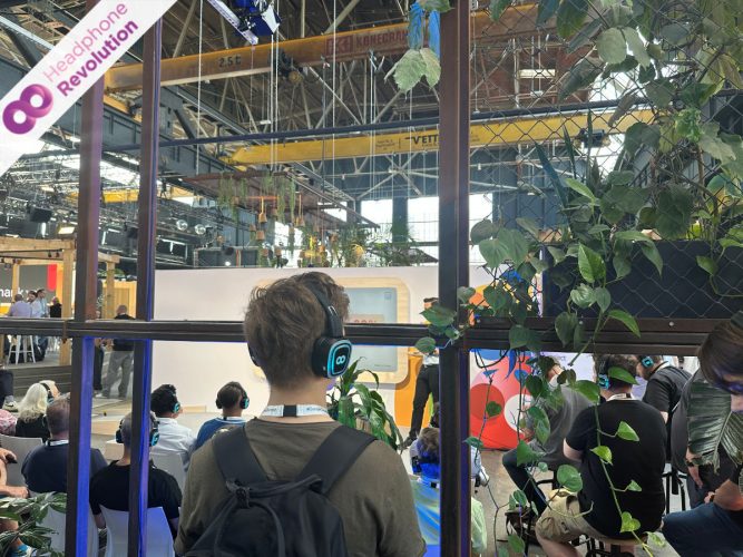 Silent Hybrid Kopfhörer "HR Z-PRO 50X" von Headphone Revolution im Einsatz als Silent Conference Kopfhörer auf der Google Cloud Summit