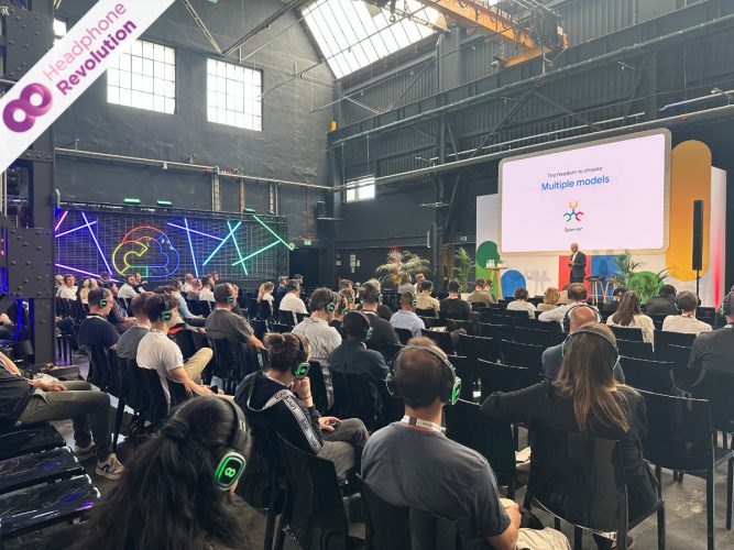 Silent Conference Kopfhörer "HR Z-PRO 50X" von Headphone Revolution im Einsatz als Tour Guide System auf einem Google Cloud Summit Event