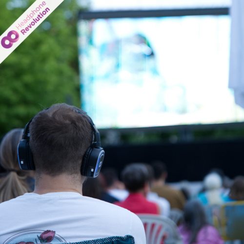 Silent Hybrid Kopfhörer "HR Z-PRO 50X" von Headphone Revolution werden bei einem Opne Air Kino genutzt, um den Ton besser verstehen zu können.