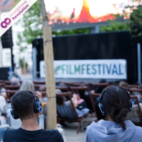 Silent Hybrid Kopfhörer "HR Z-PRO 50X" von Headphone Revolution im Einsatz auf einem Open Air Filmfestival