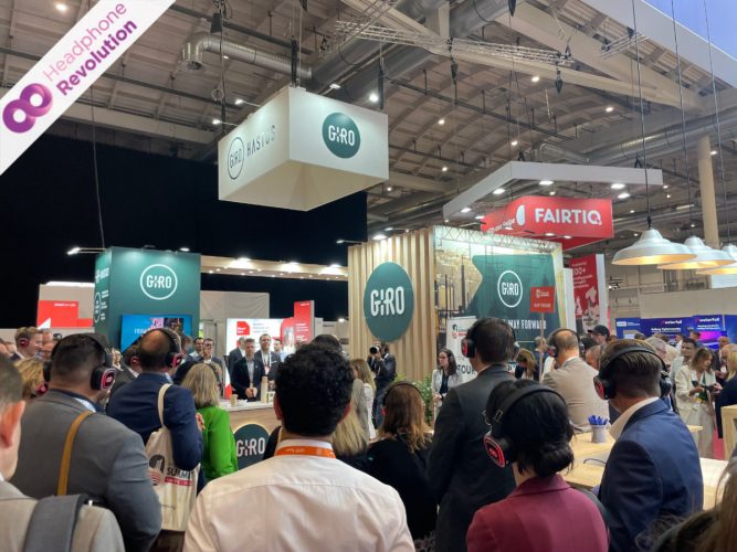 Silent Hybrid Kopfhörer "HR Z-PRO 50X" von Headphone Revolution im Einsatz als Silent Conference Kopfhörer